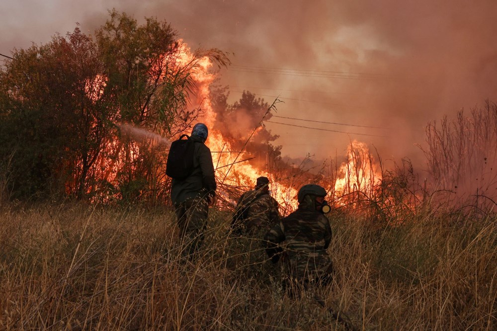 Yunanistan alevlerle boğuşuyor: Türkiye'nin gönderdiği uçaklar Atina'da - 17