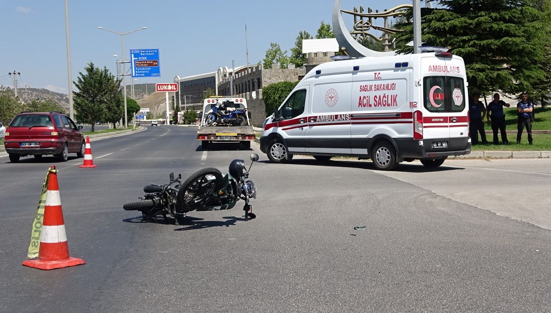 Kütahya'da otomobil ile motosiklet çarpıştı: 1 yaralı