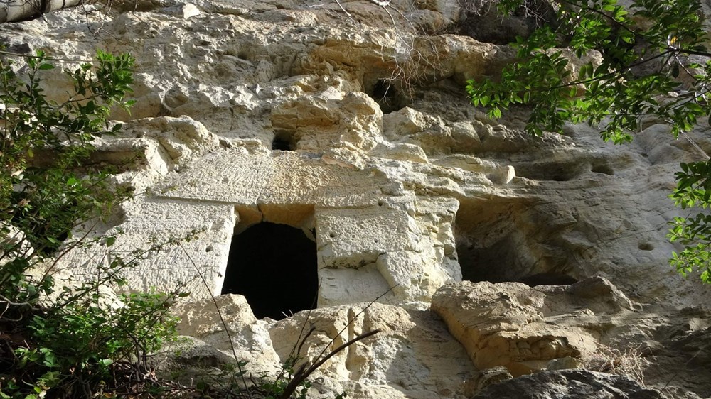 Kayalar oyularak yapılan Pedromida Kilisesi definecilerin hedefi haline geldi - 13