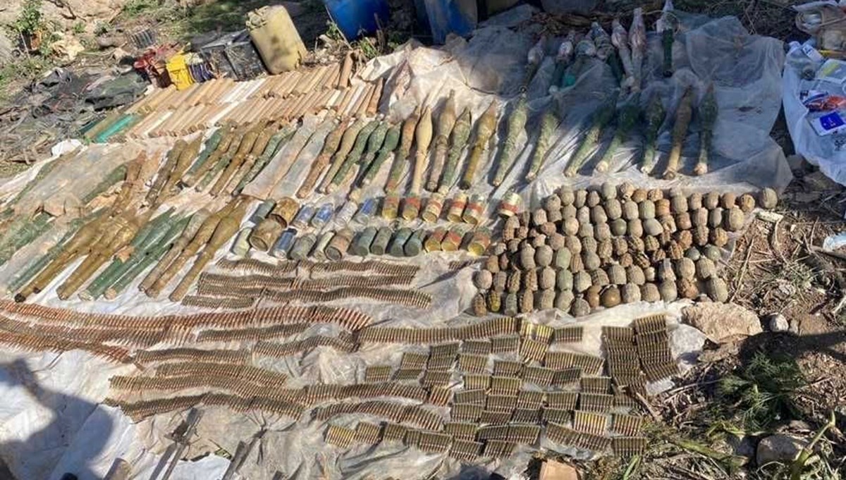 Pençe-Kilit'te çok sayıda silah ele geçirildi