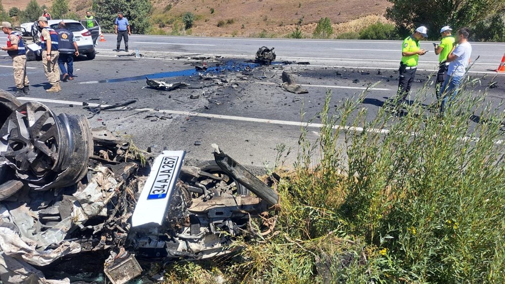 Erzincan'da katliam gibi kaza: 3 ölü, 4 yaralı - 6