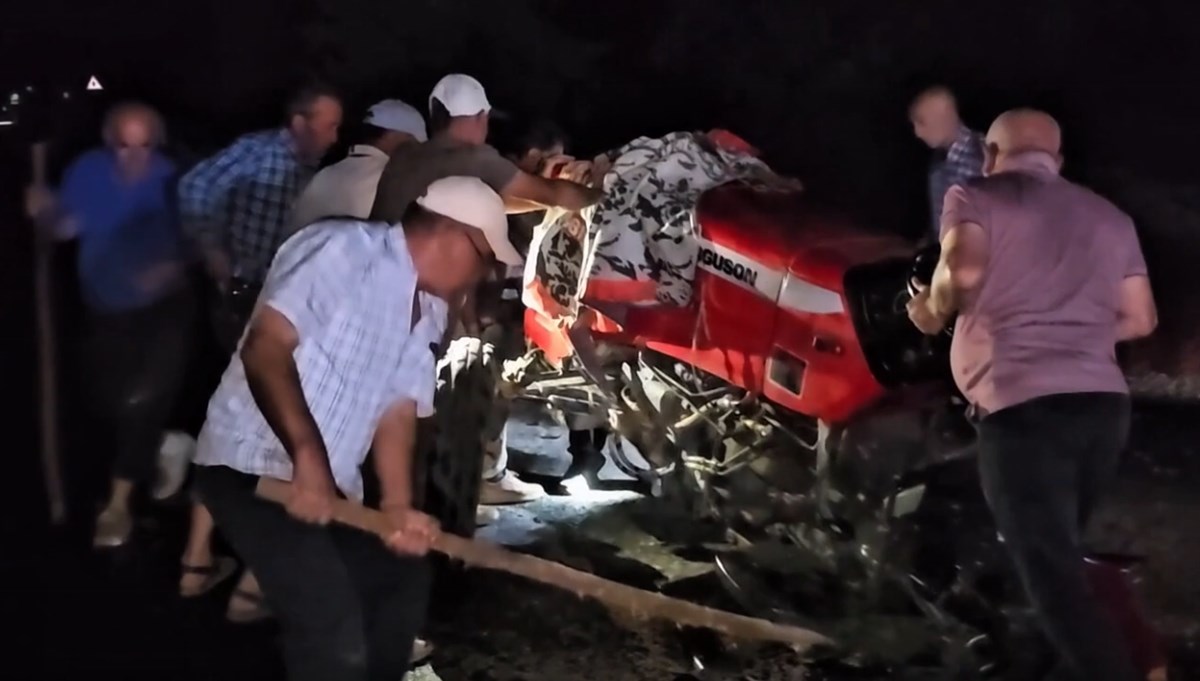 Kara yolunda feci kaza: Traktör ikiye ayrıldı