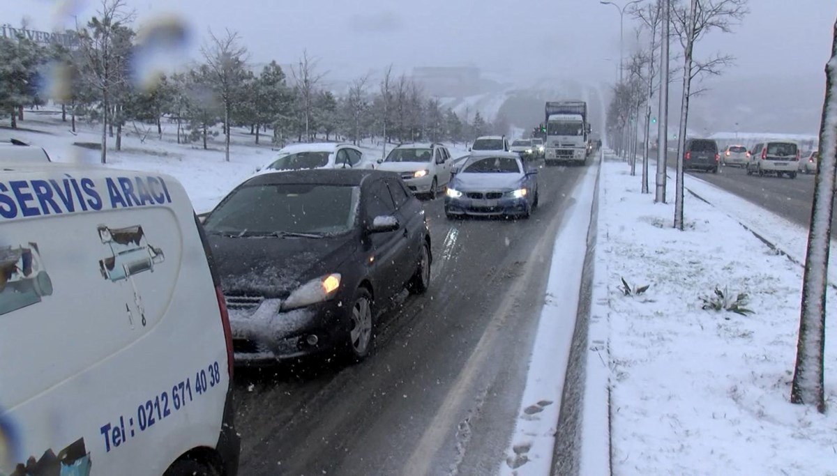 İstanbul kar trafiği: Yoğunluk her geçen dakika artıyor