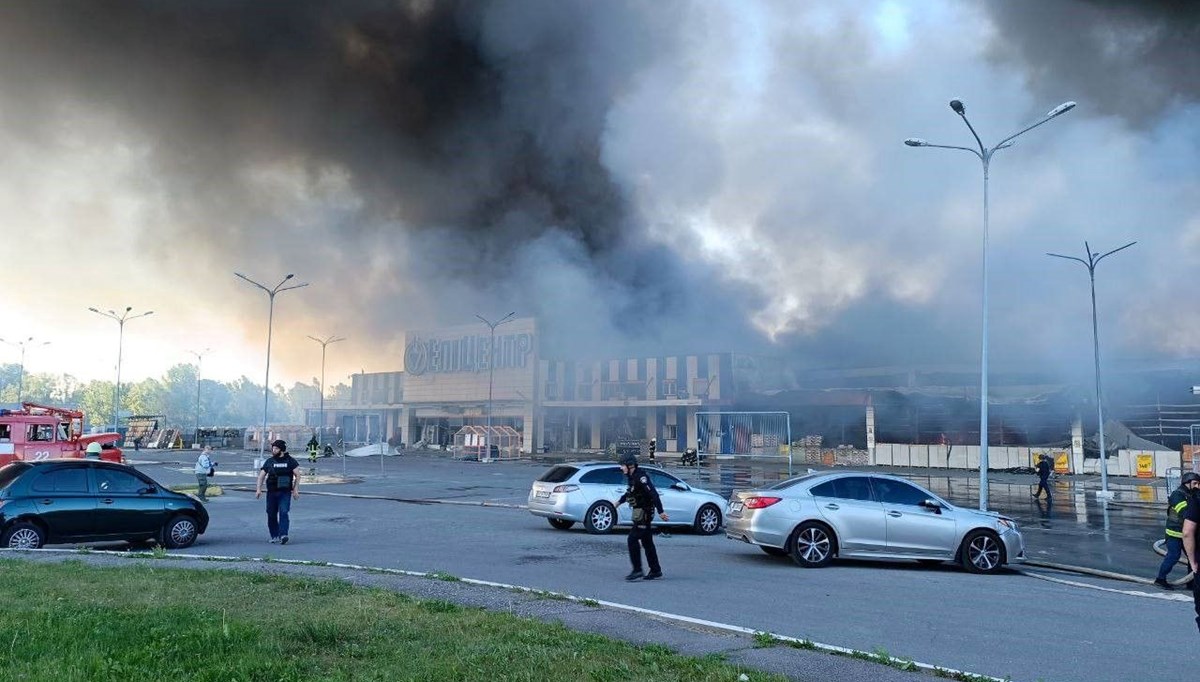 Rusya'dan Ukrayna'daki AVM'ye saldırı: 5 ölü, 59 yaralı Rusya'dan Ukrayna'daki AVM'ye saldırı: 5 ölü, 59 yaralı