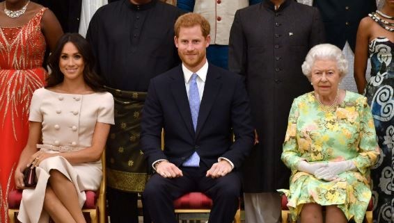 Kraliçe Elizabeth'in Meghan Markle öfkesi: ''Boşanmış bir kadın için uygun değil''