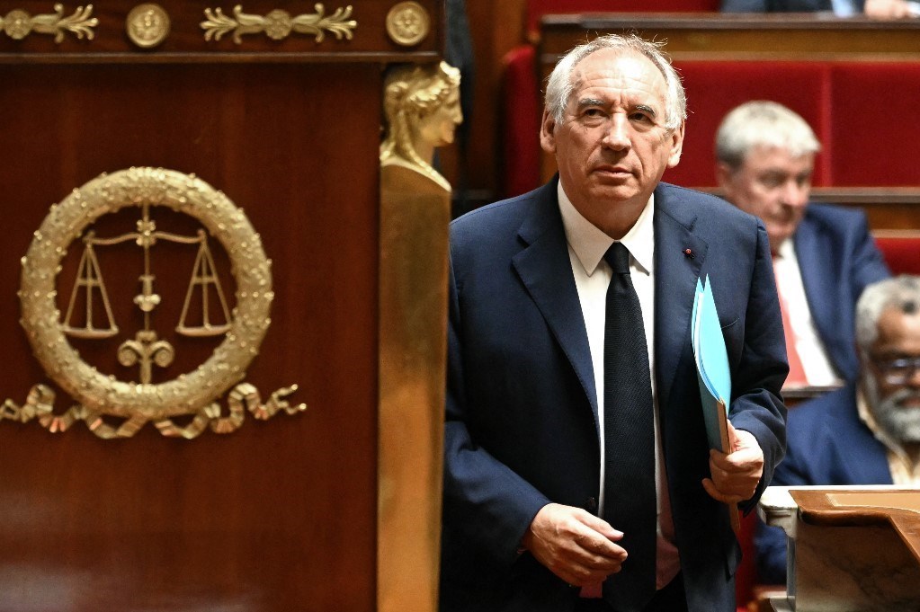 Başbakan Bayrou, güvenoyu oylamasında 364 ret, 194 evet oyu aldı.