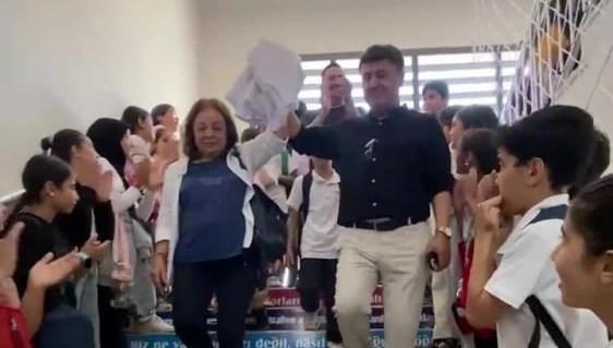 46 yıllık öğretmeni ağlatan veda