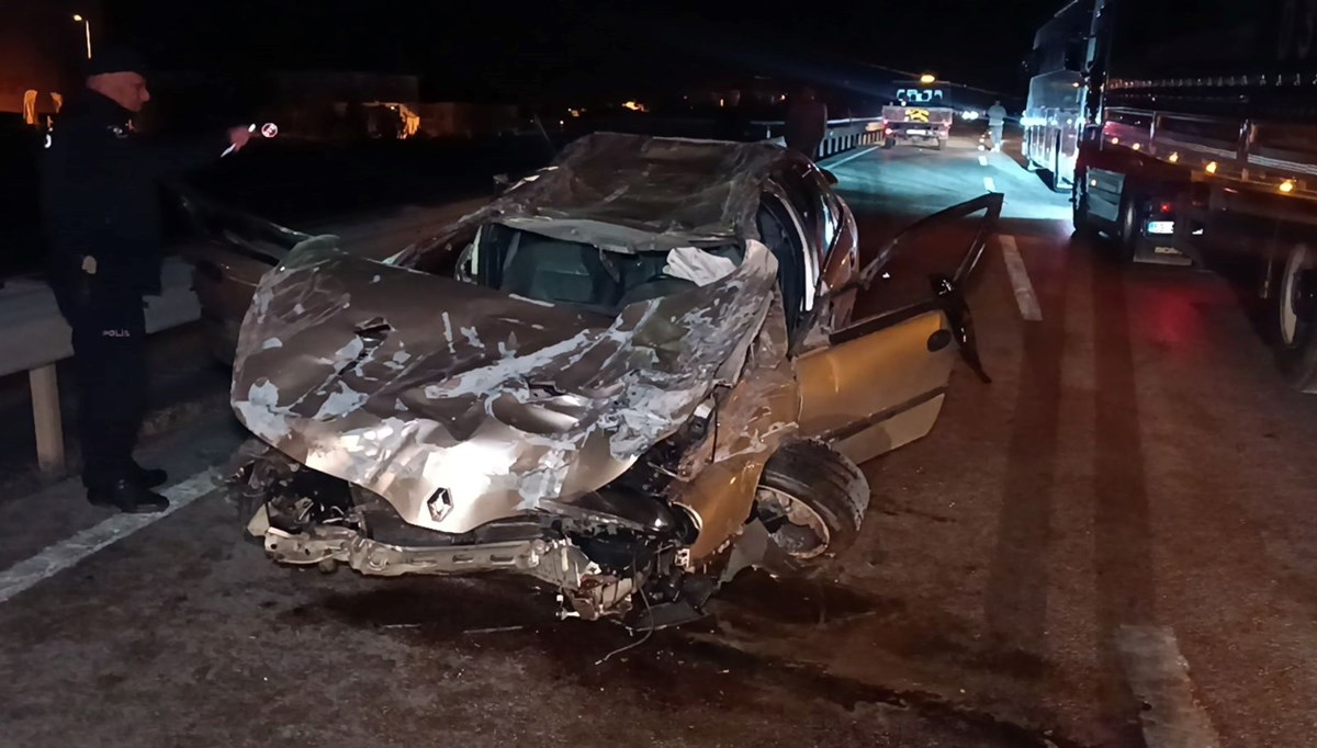 Kırıkkale'de kaza: Takla atıp, karşı şeride geçti, 2 kişi yaralandı Kırıkkale'de kaza: Takla atıp, karşı şeride geçti, 2 kişi yaralandı