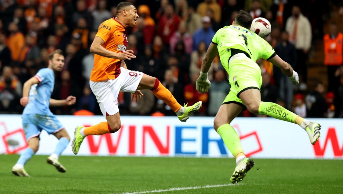 Eski hakemler değerlendirdi: Galatasaray'ın Antalyaspor karşısında kazandığı penaltıda karar doğru mu? Eski hakemler değerlendirdi: Galatasaray'ın Antalyaspor karşısında kazandığı penaltıda karar doğru mu?