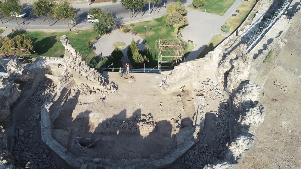 Diyarbakır'da gecekonduların yıkılmasıyla kitabe ve nişler ortaya çıktı - 15