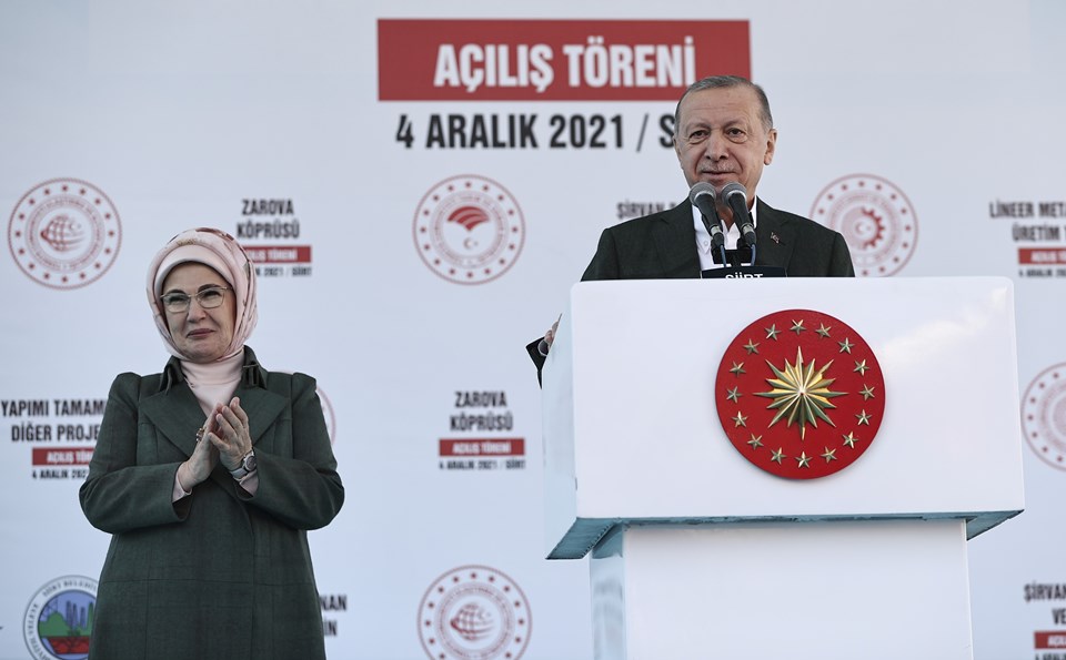 Cumhurbaşanı Erdoğan, Siirt'te 24 yıl önce okuduğu ve hapse girmesine neden olan şiiri bir kez daha seslendirdi.