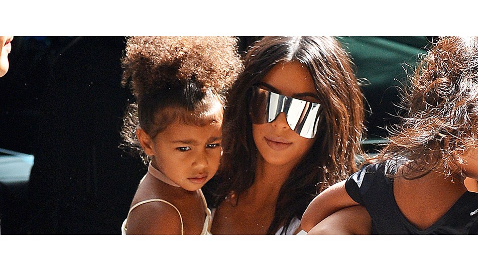 Kim Kardashian’dan kızına 2 bin dolarlık çanta