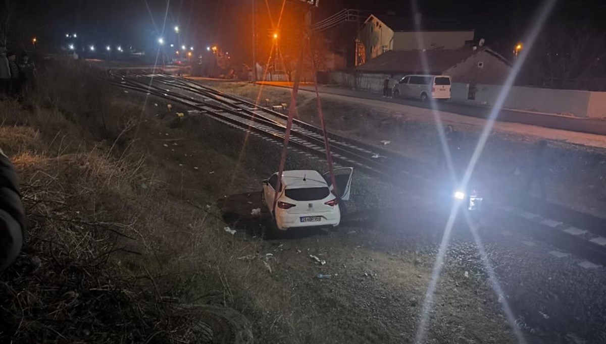 Polisten kaçarken demir yoluna uçtular: 2 kişi gözaltında