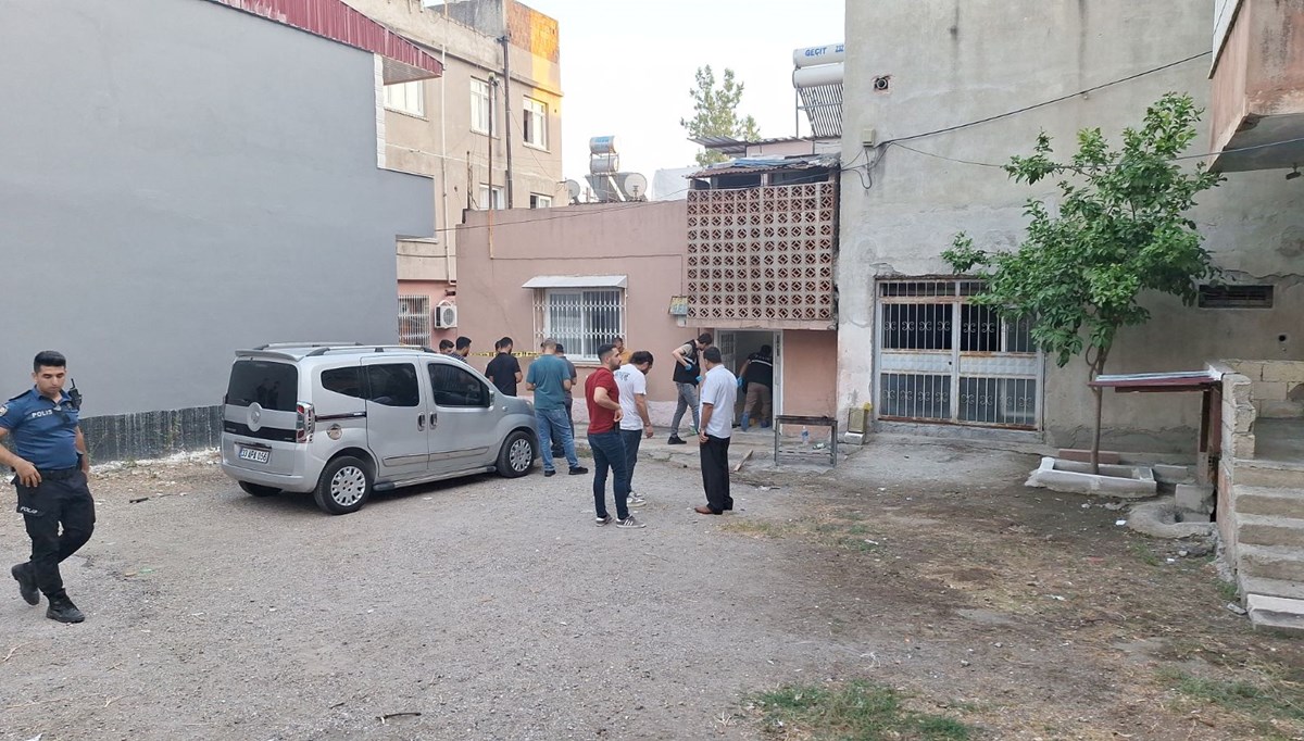 Aile yemeğinde dehşet: 1 ölü, 5 yaralı Aile yemeğinde dehşet: 1 ölü, 5 yaralı