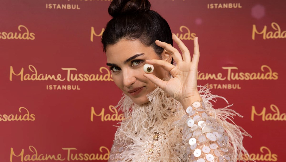 Tuba Büyüküstün'e balmumu heykeli