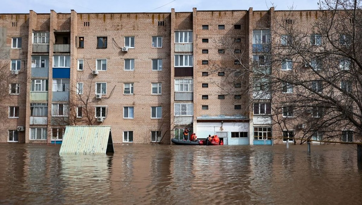 Ural Nehri'nde taşkın: Su seviyesi 11 metreyi geçti Ural Nehri'nde taşkın: Su seviyesi 11 metreyi geçti