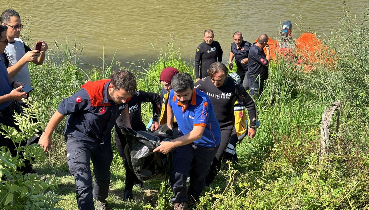 Arkadaşlarıyla Sakarya Nehri'ne girdi!  Cansız bedeni bulundu