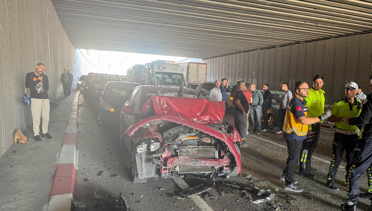 Üç araba birbirine girdi, üç kişi yaralandı