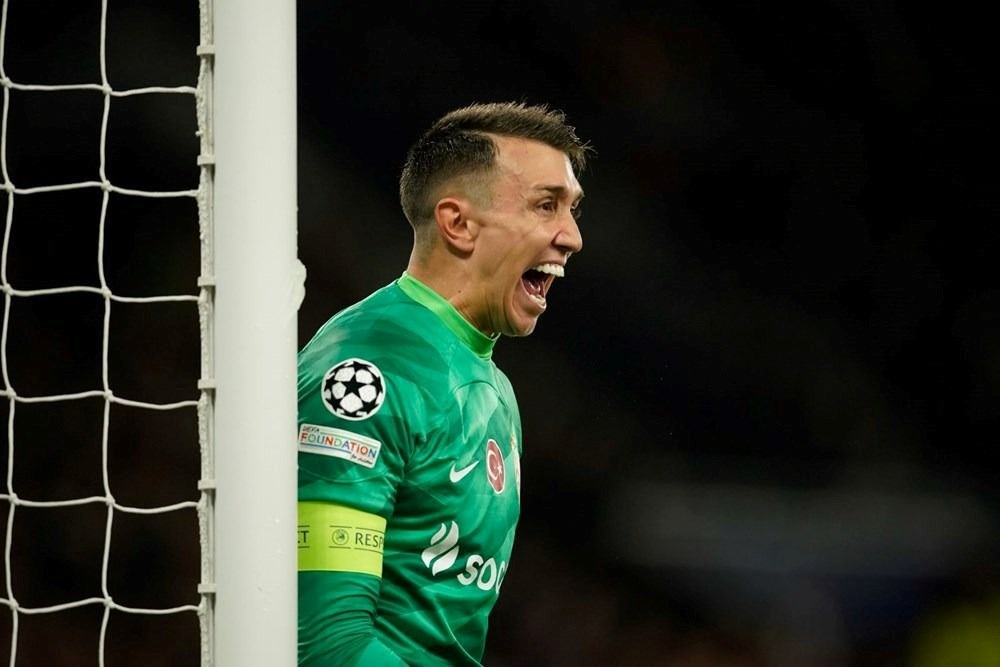 Muslera Galatasaray tarihine geçti: Bülent Korkmaz'ı geride bıraktı - 1