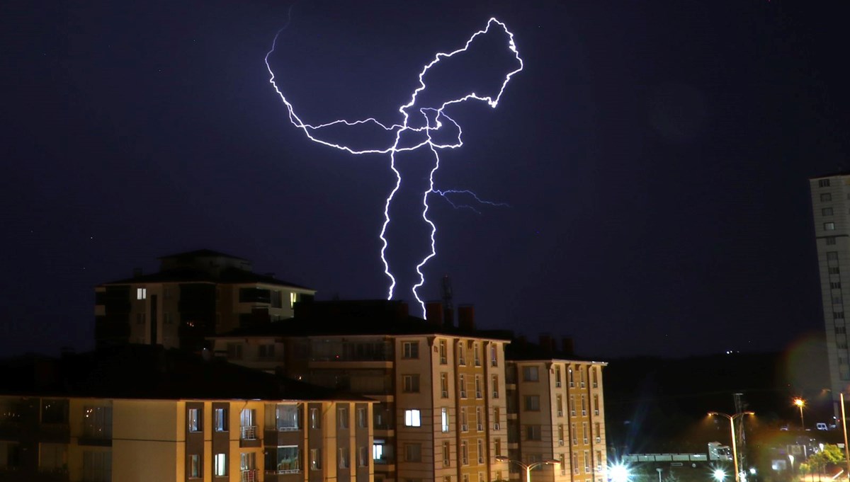 Sağanak birçok kentte hayatı felç etti: Bursa'da 