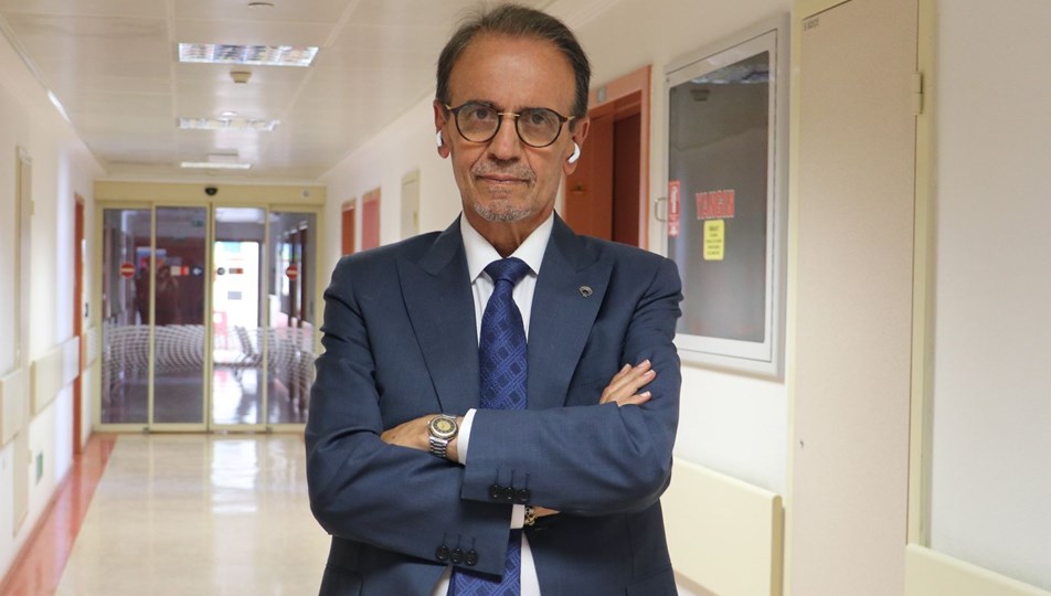 Prof. Dr. Mehmet Ceyhan canlı yayında fenalaşarak hastaneye kaldırıldı - Son Dakika Türkiye Haberleri | NTV Haber