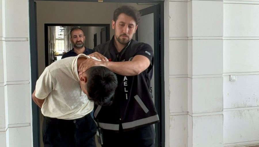 Polis olduğuna inandırıp 950 bin TL dolandırdı