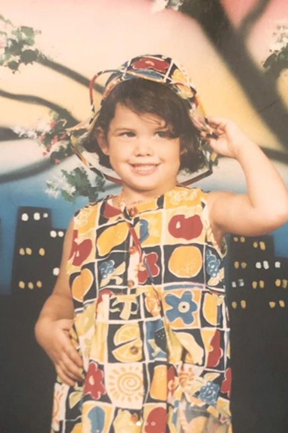 Dilan Çiçek Deniz geçmişe götürdü (Ünlülerin çocukluk ve gençlik halleri) - 315