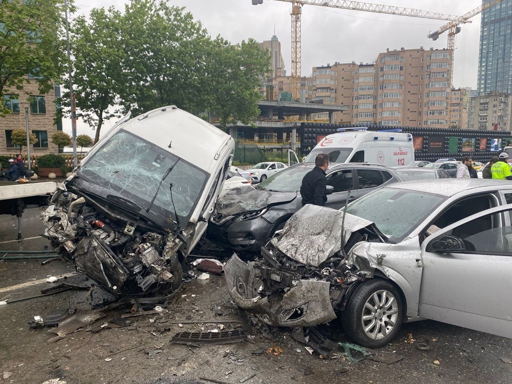 İstanbul'da zincirleme kaza: Yaralılar var - 5