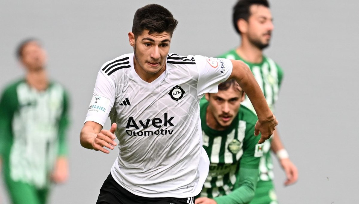 Altay'ın genç yıldızı Efe Sarıkaya Fransa yolcusu Altay'ın genç yıldızı Efe Sarıkaya Fransa yolcusu