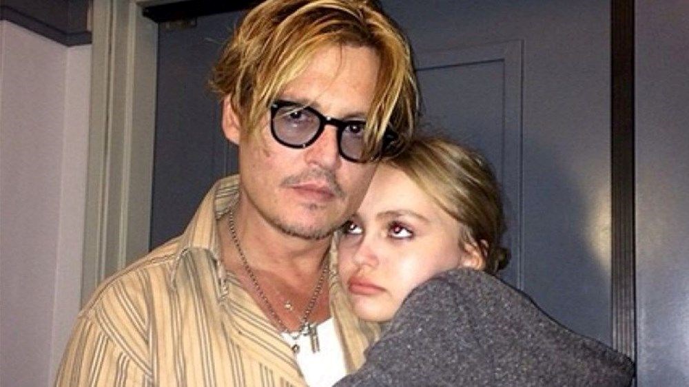 Johnny Depp müstehcen sahneleri nedeniyle eleştirilen kızı Lily-Rose'u savundu - 2