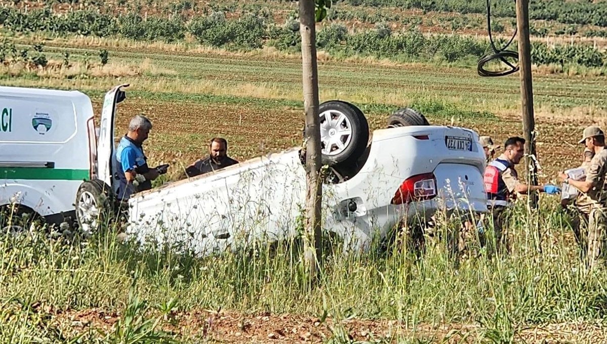 Takla atıp tarlaya devrildi: 1 ölü