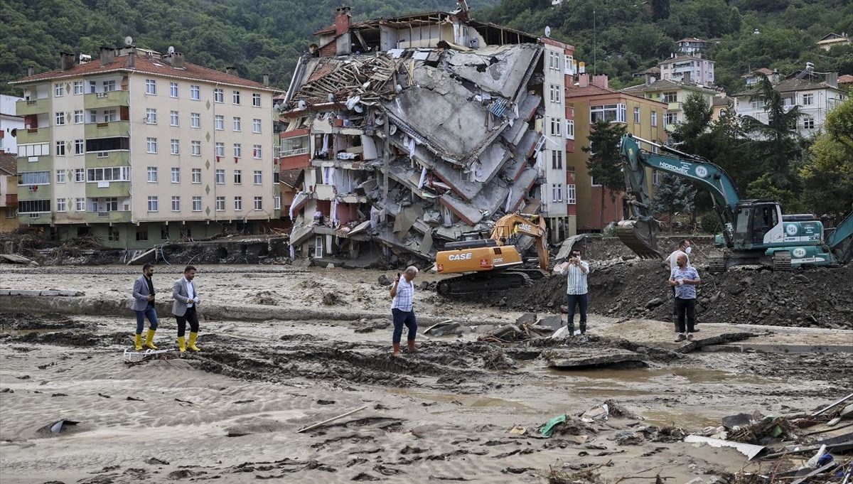 Sel felaketinde can kaybı 57'ye yükseldi