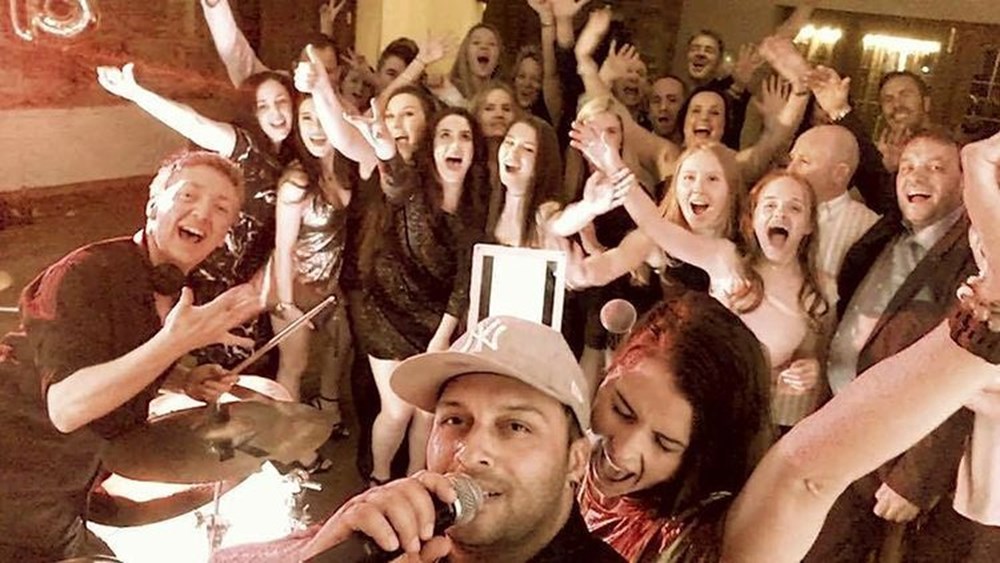 Aşı karşıtı müzisyen Marcus Birks corona virüsten hayatını kaybetti - 1