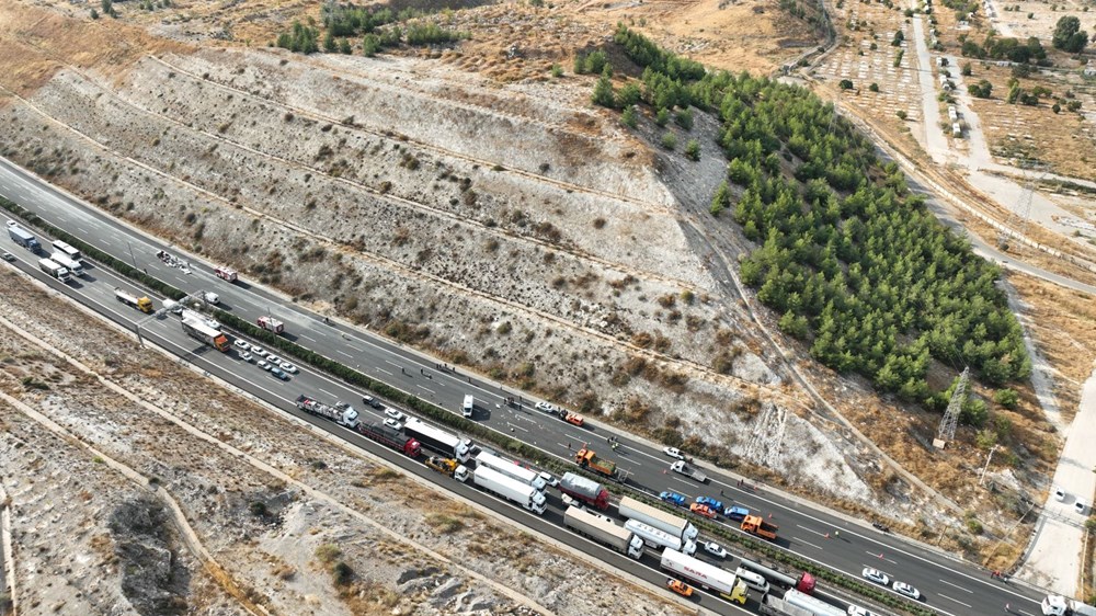 TAG Otoyolu'nda katliam gibi kaza: 5 ölü - 6