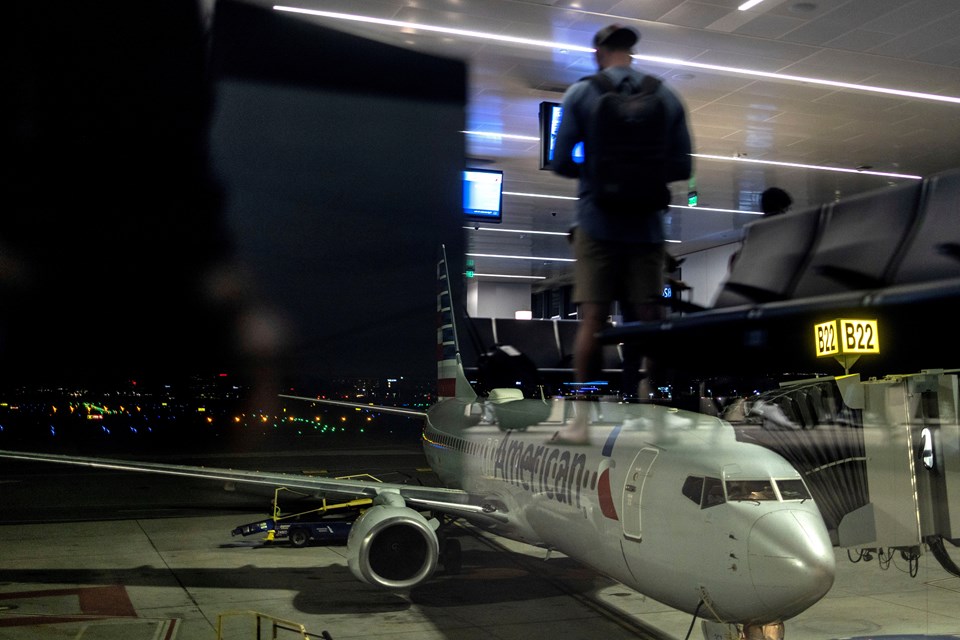 Yaklaşık 2 bin uçuş iptal edildi, binlerce yolcu mahsur kaldı - 1