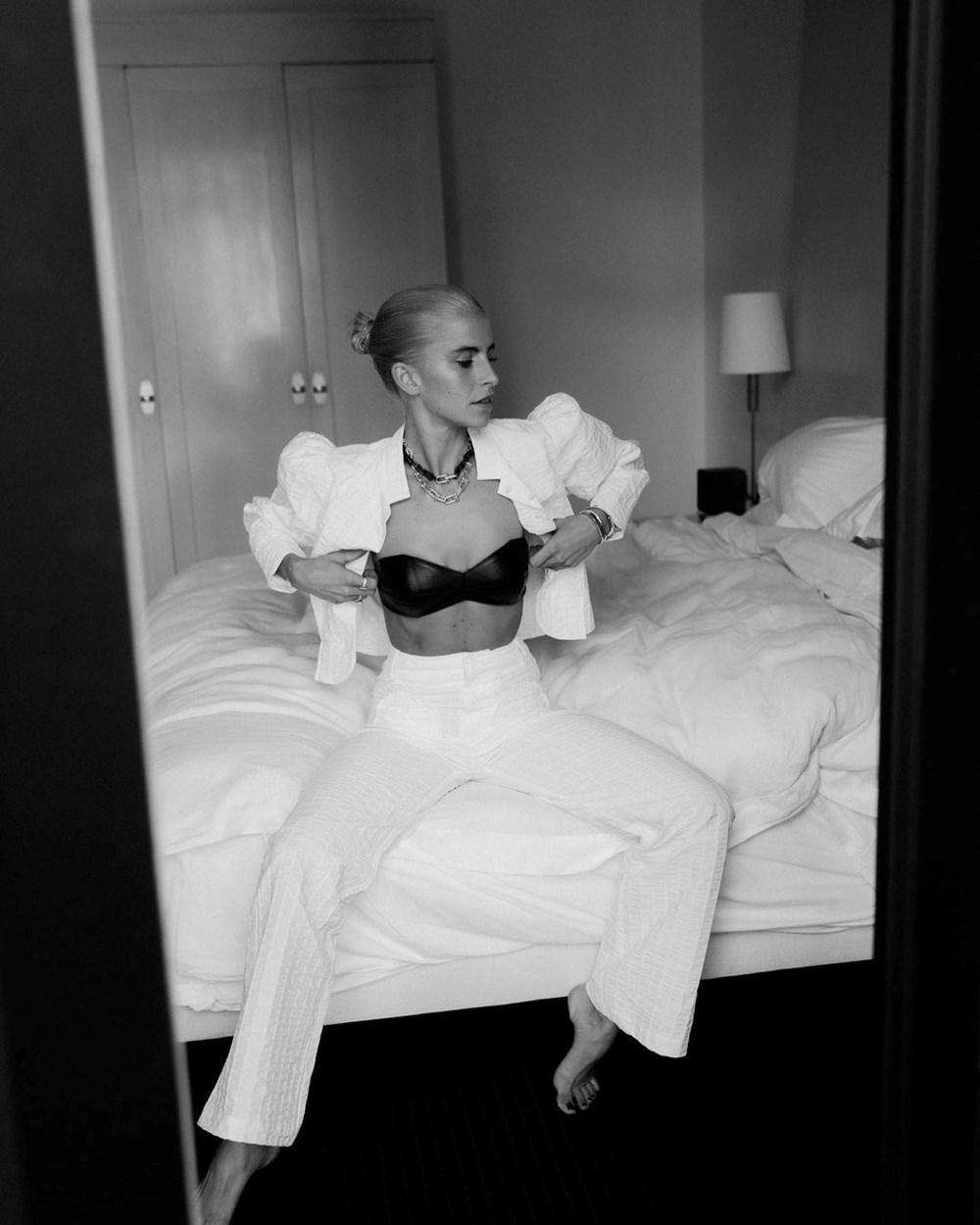 Beyaz gömlek ile yapılabilecek kombin önerileri - 1