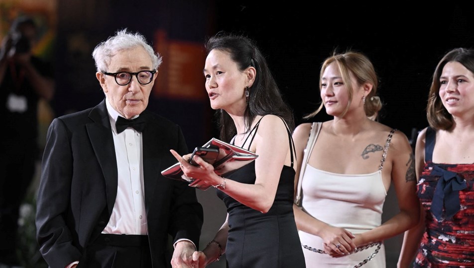 Tartışmalı yönetmen Woody Allen Venedik'te hem alkışlandı hem protesto edildi
