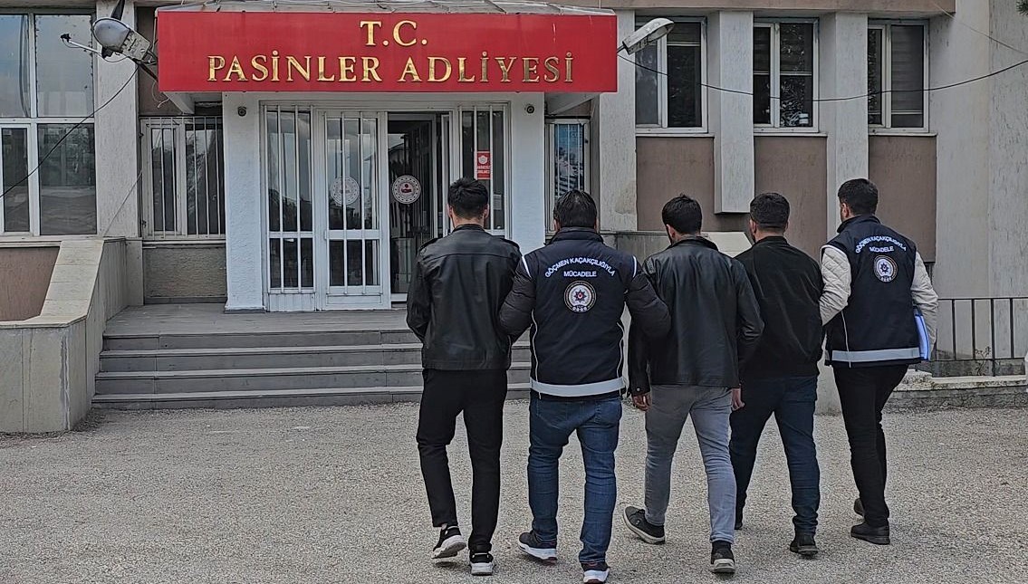 Göçmen kaçakçılığına üç tutuklama