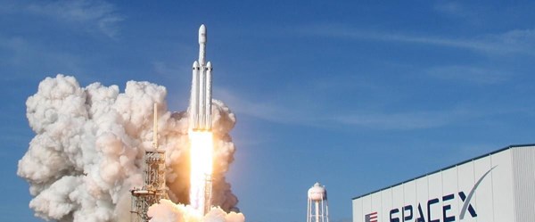 Falcon Heavy ilk ticari uçuşunu gerçekleştirdi