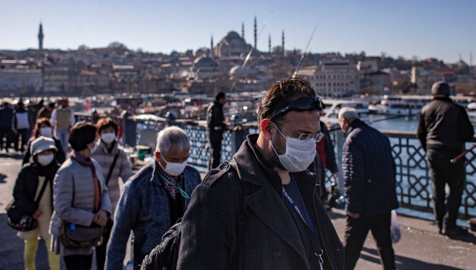 "Corona virüsü için maske ile gezmeye gerek yok"
