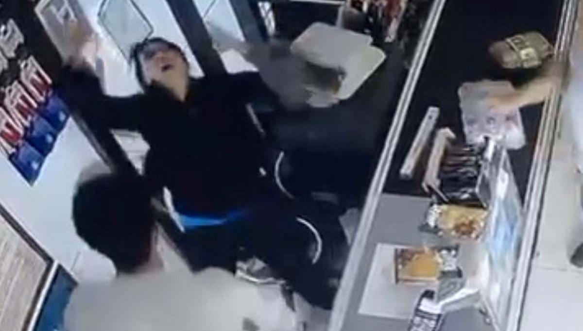 Markette mesai arkadaşının saldırısına uğradı Markette mesai arkadaşının saldırısına uğradı