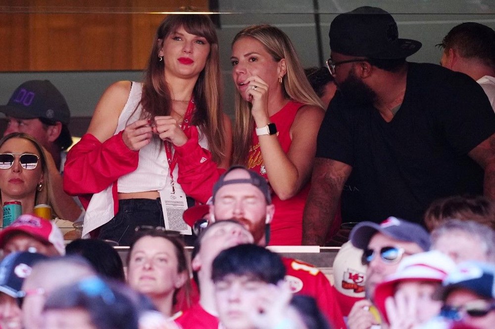 Taylor Swift haklarında aşk söylentisi çıkan Amerikan futbolcusunun maçında - 7