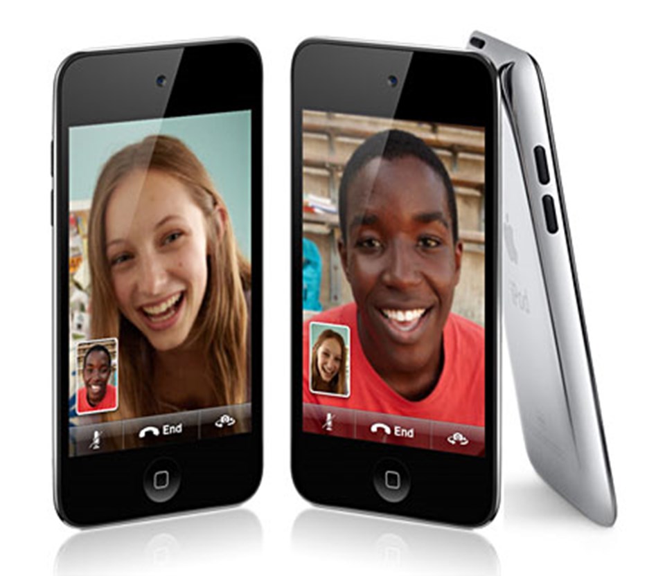 Yeni iPod Touch'ın ön yüzünde de kamera bulunuyor. Böylece Apple FaceTime işlevi kullanılarak ön kameraya sahip iPhone 4 ve diğer yeni iPod Touch arasında görüntülü görüşme yapılabiliyor.