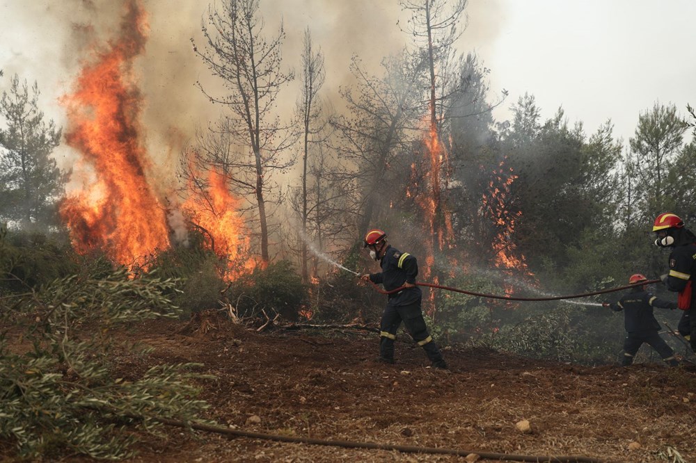 Yunanistan’da yangın felaketinin boyutları ortaya çıktı: 586 yangında 3 kişi öldü, 93 bin 700 hektardan fazla alan yandı - 6
