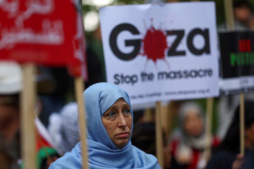 İngiltere'de Filistin ile dayanışma yürüyüşü: Binlerce kişi savaşın sona ermesi çağrısı yaptı - 7