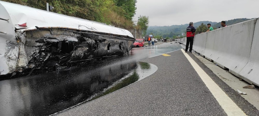 Zift yüklü tanker devrildi, Bolu Dağı ulaşıma kapandı - 5