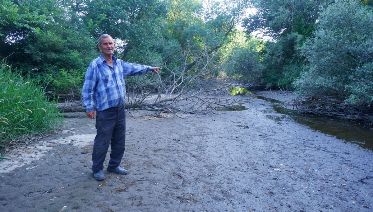 Kuraklığın en net fotoğrafı: Balık tuttukları nehir kumsala dönüştü! Kuraklığın en net fotoğrafı: Balık tuttukları nehir kumsala dönüştü!