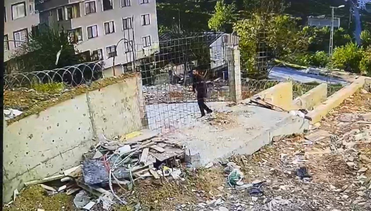 Yengesini yeğenlerinin gözü önünde boğarak öldürdü Yengesini yeğenlerinin gözü önünde boğarak öldürdü