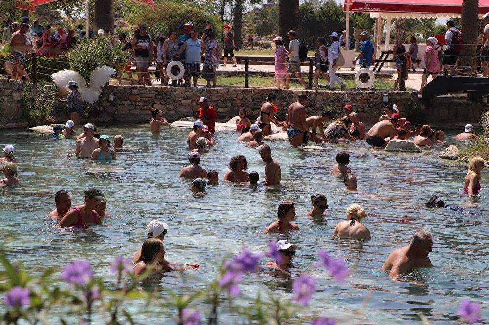 Kleopatra'nın da yüzdüğüne inanılan 2 bin 500 yıllık antik havuza yoğun ilgi - 11