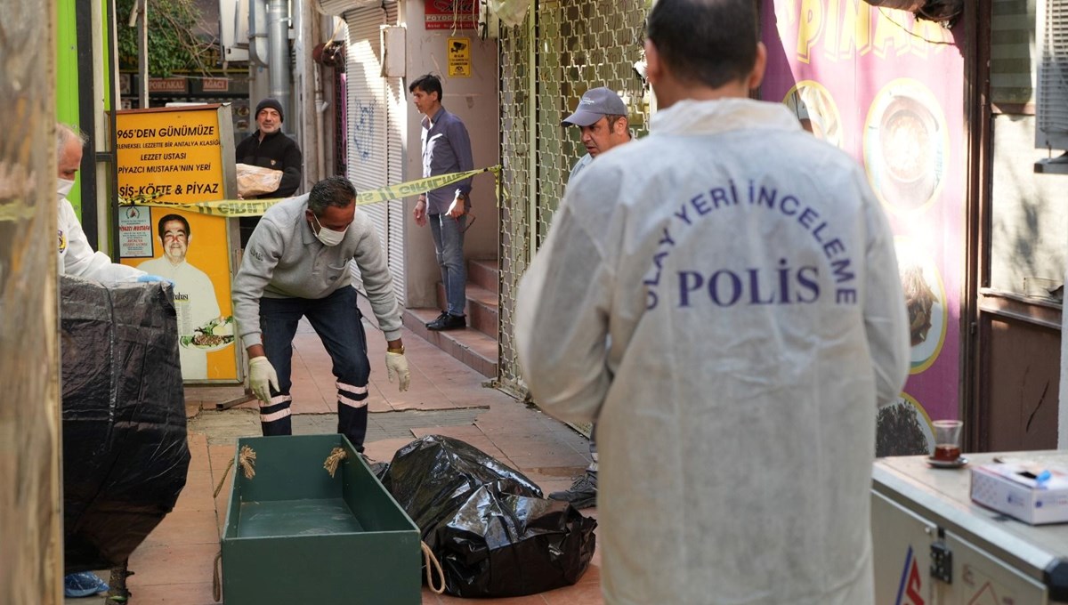 Antalya’da şüpheli olay: Evsiz adam ölü bulundu